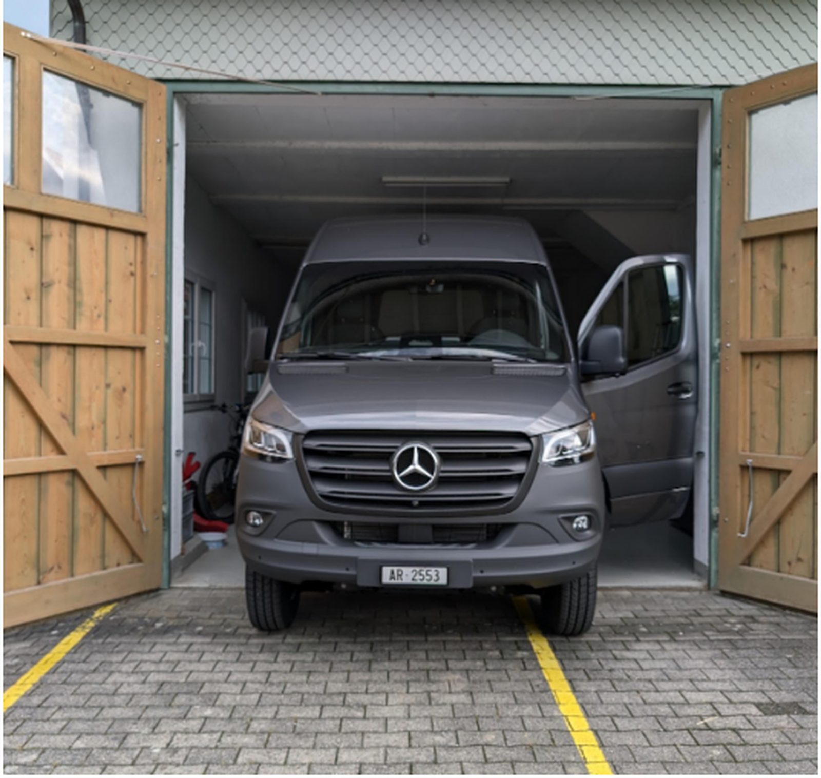 Der Rohdiamant: Sprinter Basisfahrzeug bei der Abholung